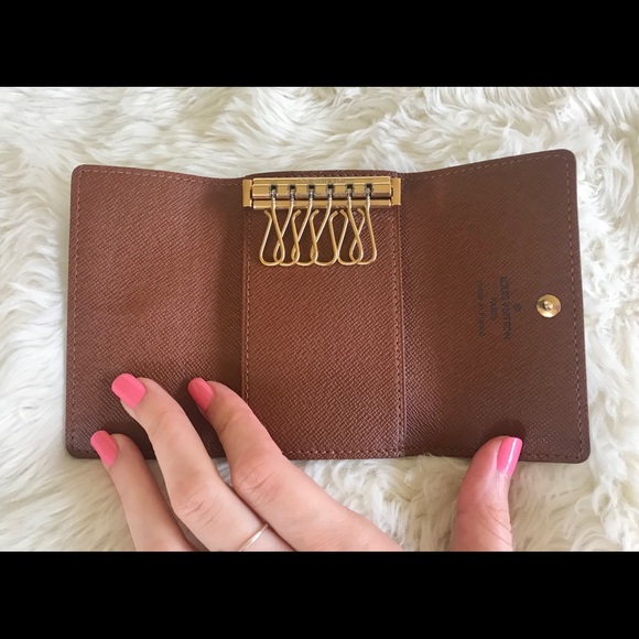 Louis Vuitton 6 Key Holder Monogram - Picture 9 of 12